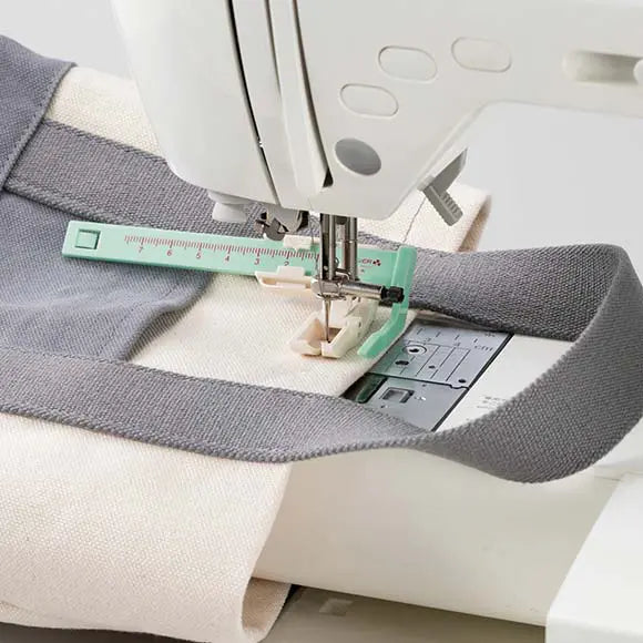 SLIDING STITCH GUIDE FOOT - CLOVER