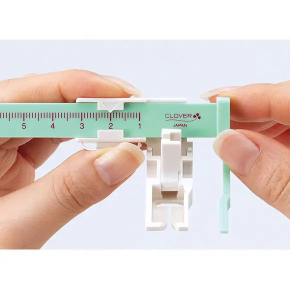 SLIDING STITCH GUIDE FOOT - CLOVER